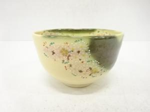 前田宝泉造　金彩色絵　桜　茶碗